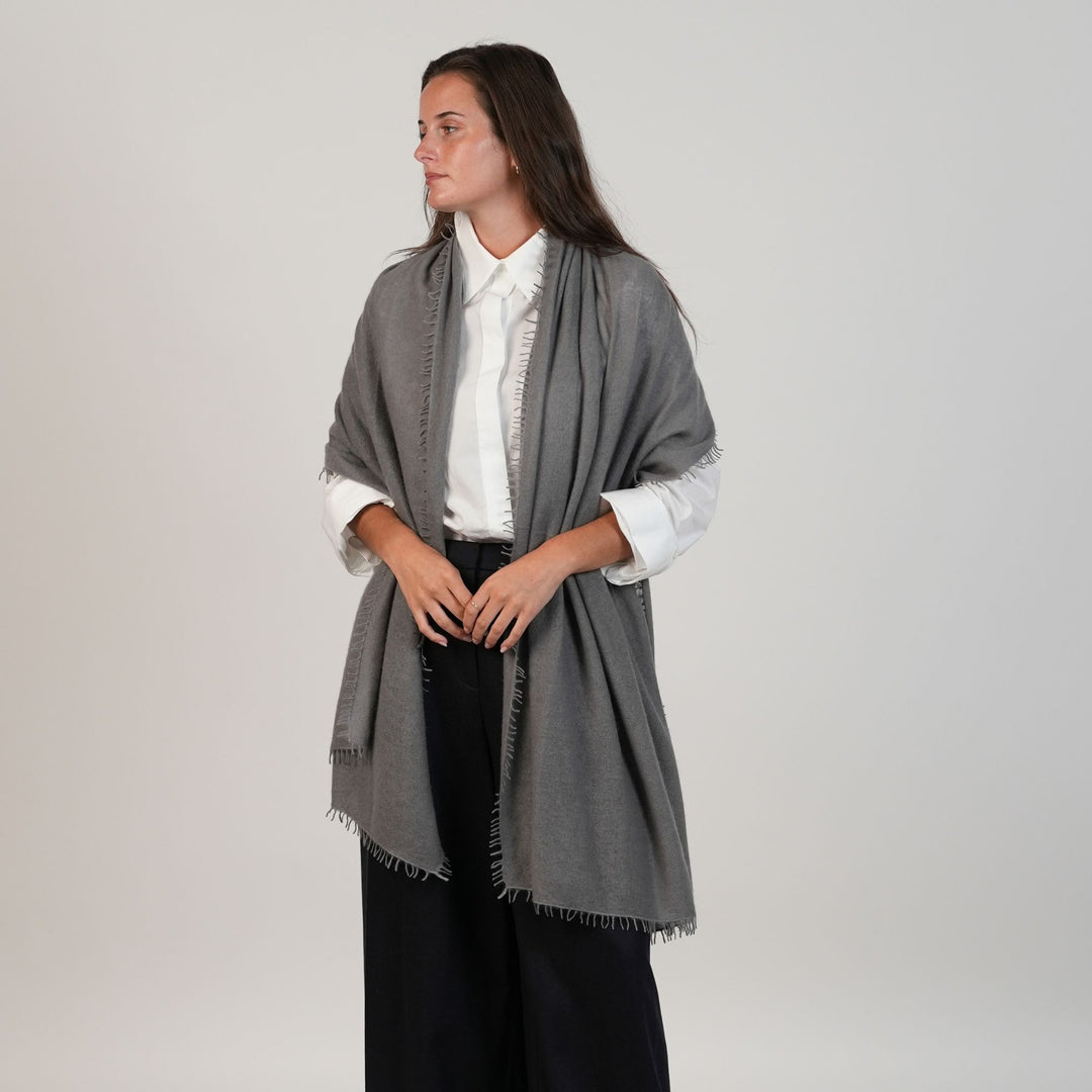 Luxo Sparge Cashmere Stole in Ash