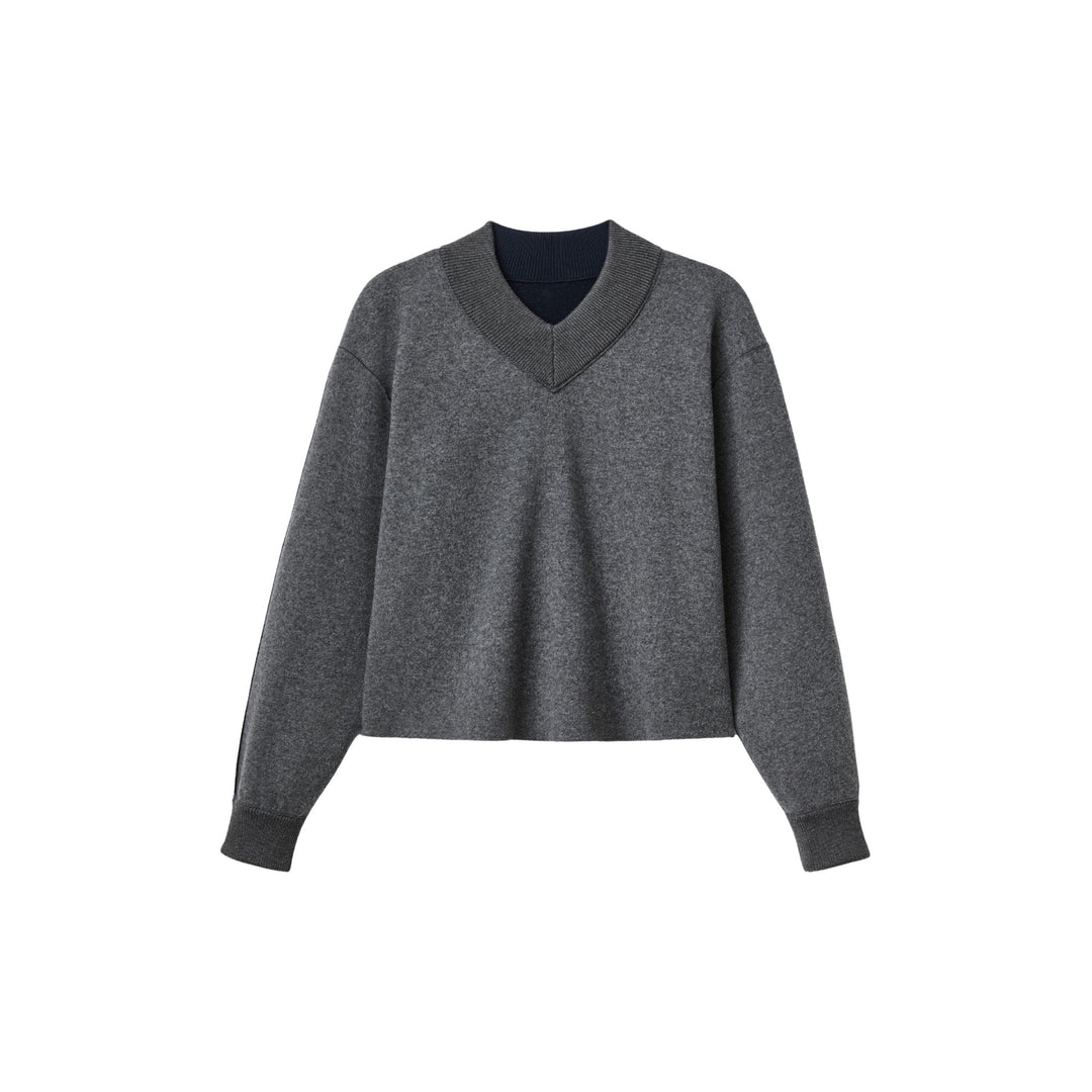 Reversible Knit Trim V-Neck Top in Ink/Nickel