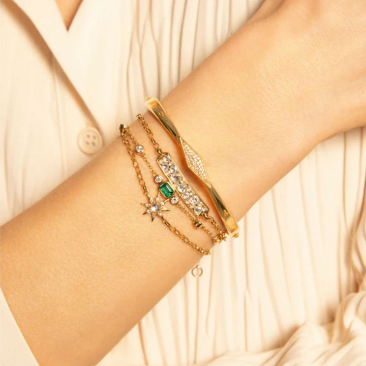 “POINTS NORTH” 18K YELLOW GOLD CUFF WITH PAVÉ DIAMOND CLASP - SIZE L