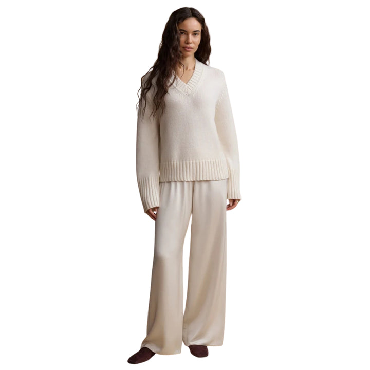 Cropped Cashmere Jet V-Neck in Ivory