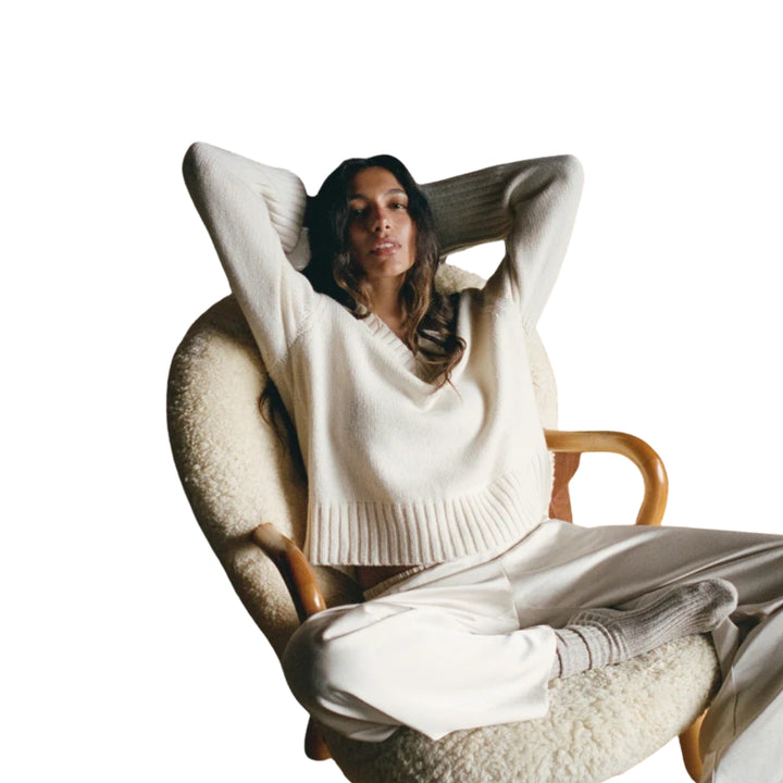 Cropped Cashmere Jet V-Neck in Ivory