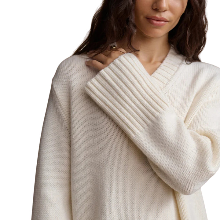 Cropped Cashmere Jet V-Neck in Ivory