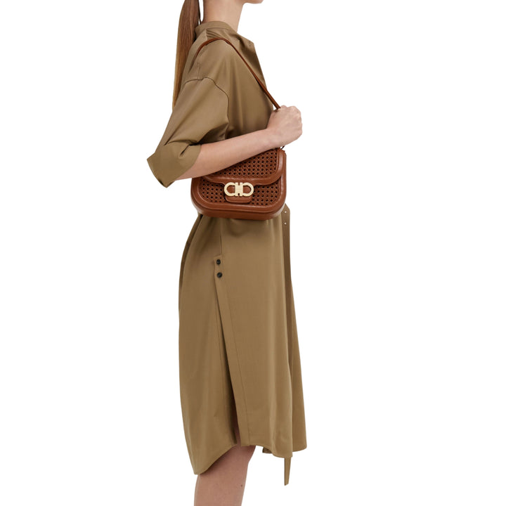 Naturale Double Gancio Woven Flap