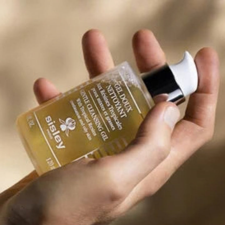 Gentle Cleansing Gel With Tropical Resin
