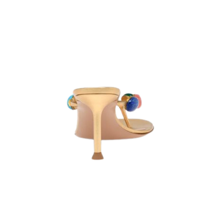 Shanti Thong in Meko