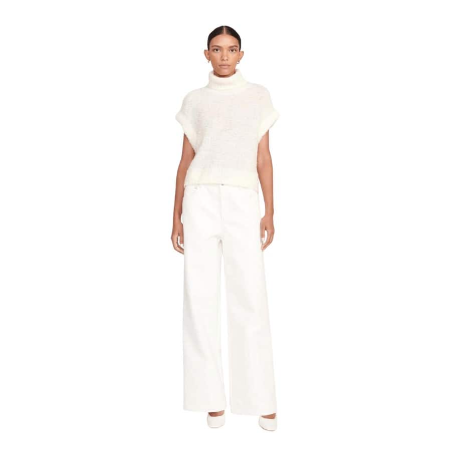 A low rise 5-pocket pant, the Grayson features a wide leg and button zip closure. Wear a coordinating vegan patent set when paired with the matching Glazing Jacket.