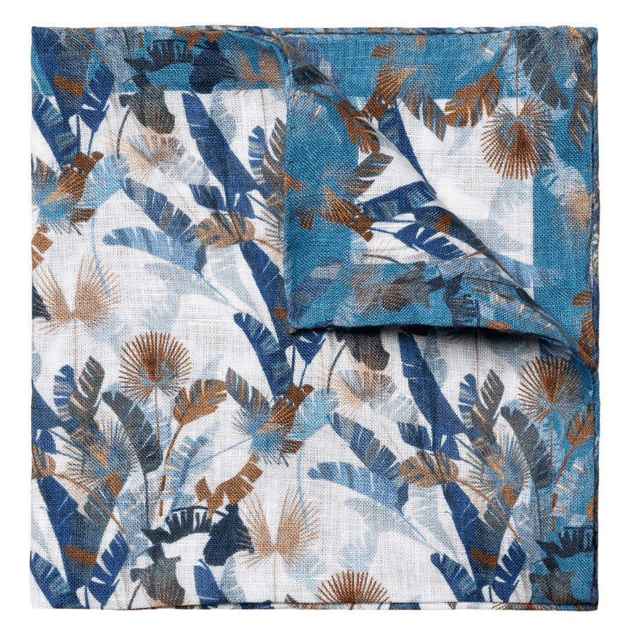 Elevate your spring summer attire with our linen Pocket Square. Made from 100% linen with a subtle diagonal texture, it’s the perfect finishing touch for any formal ensemble and ideal to pair with something from our our silk tie selection. Made in Italy. Measurements 33 x 33 cm / 13 x 13.