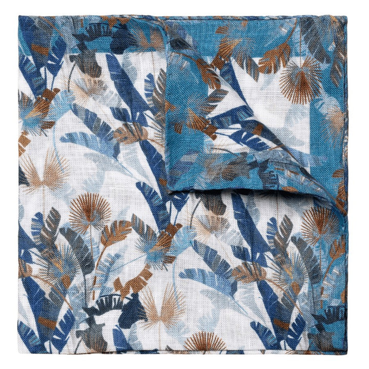 Elevate your spring summer attire with our linen Pocket Square. Made from 100% linen with a subtle diagonal texture, it’s the perfect finishing touch for any formal ensemble and ideal to pair with something from our our silk tie selection. Made in Italy. Measurements 33 x 33 cm / 13 x 13.