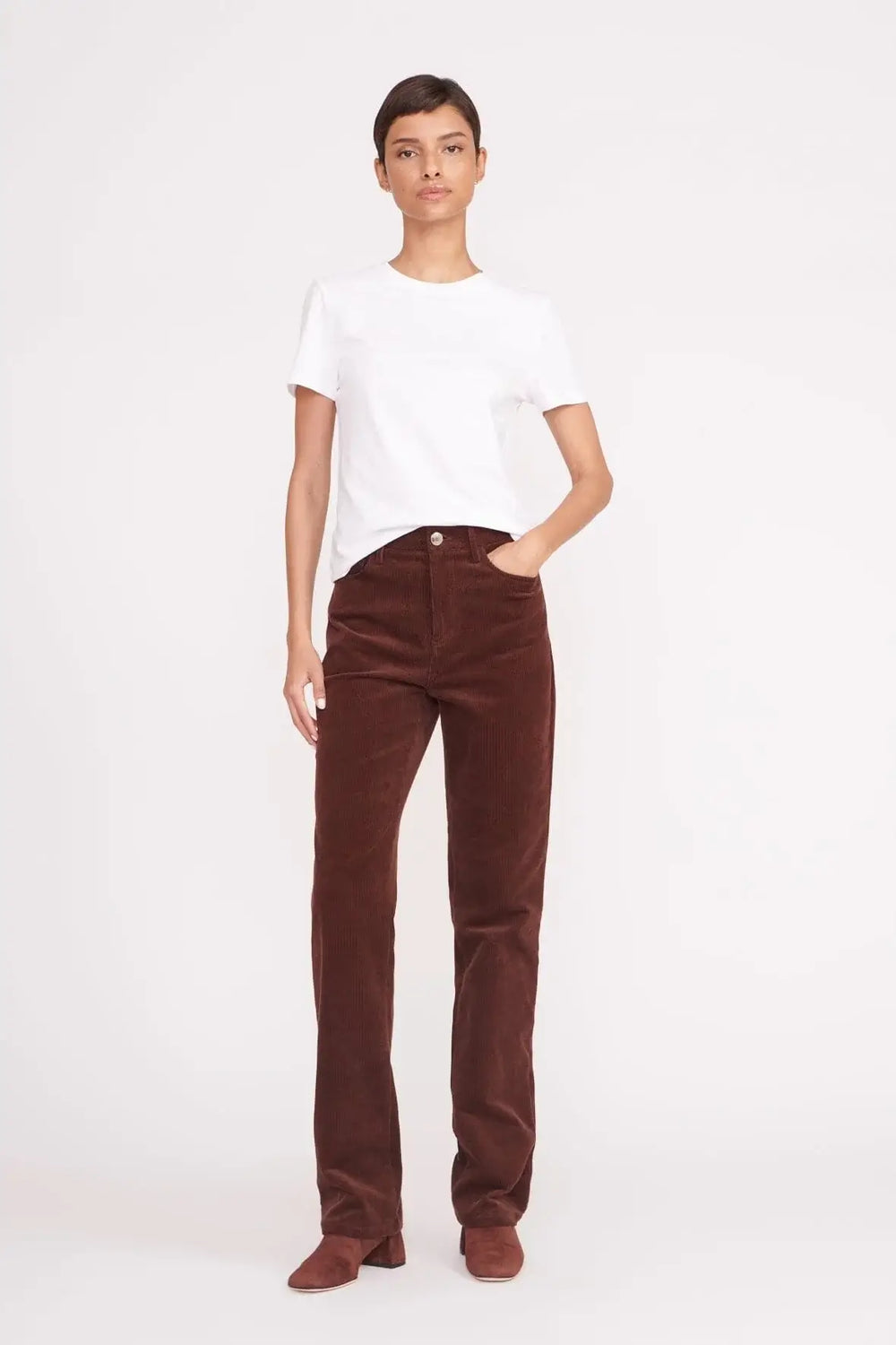 The Chisel Pant receives an update in Corduroy for Fall. A straight leg pant with a zip and button fly closure, the Chisel can be styled with matching corduroy pieces from the Fall collection.