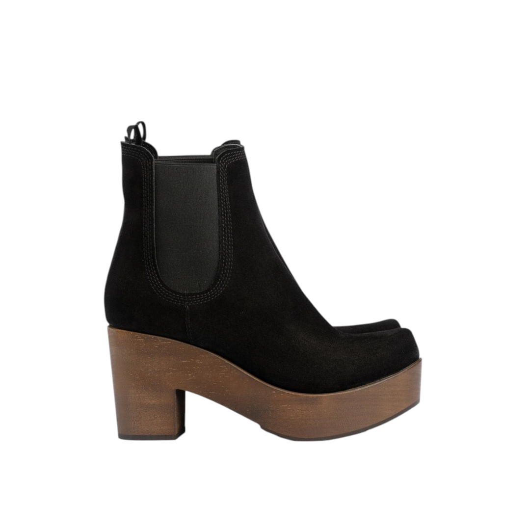 Dalmi Boot in Black Velour-Dark Wood