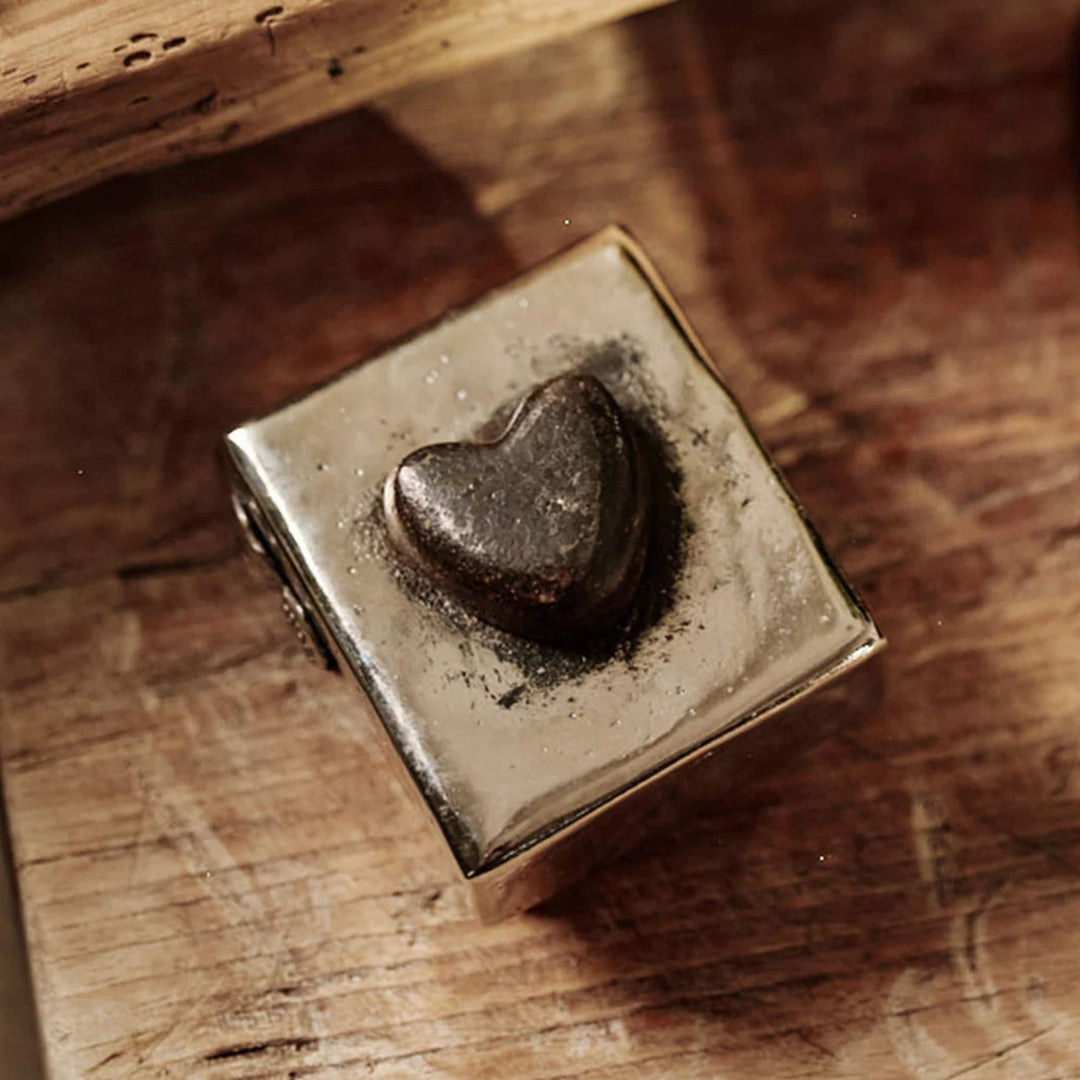 El Corazon Box Nickel with Heart Wax Cast Iron Lid